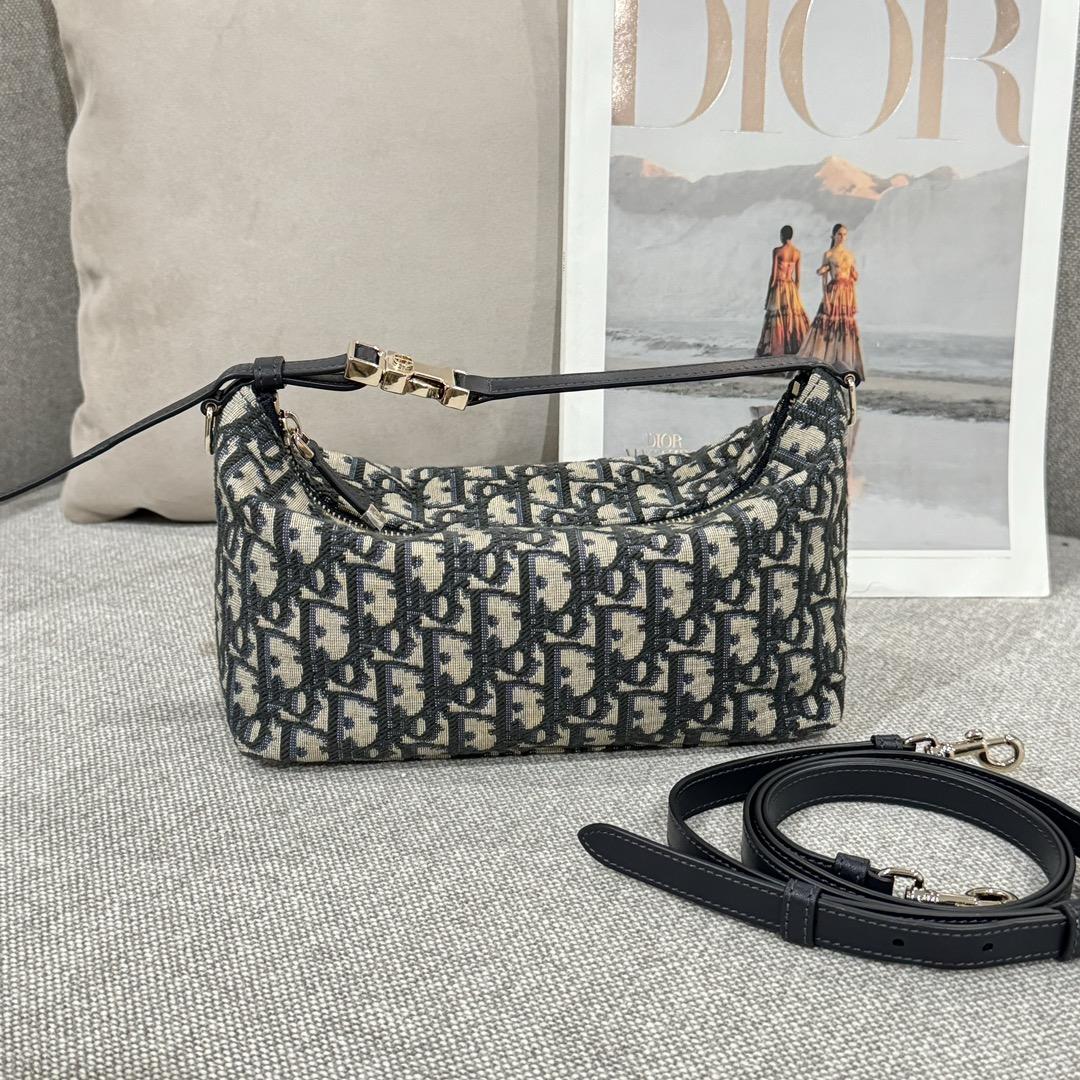 Medium DiorTravel Nomad Pouch