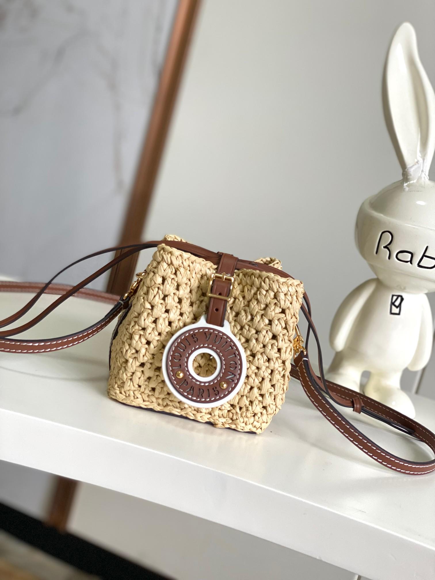 NOE PURSE