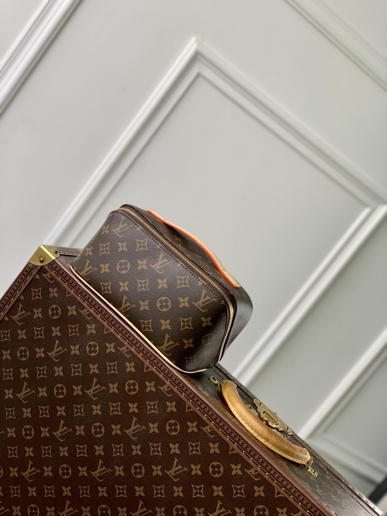 M11750 / Toiletry Bag 2 Compartments