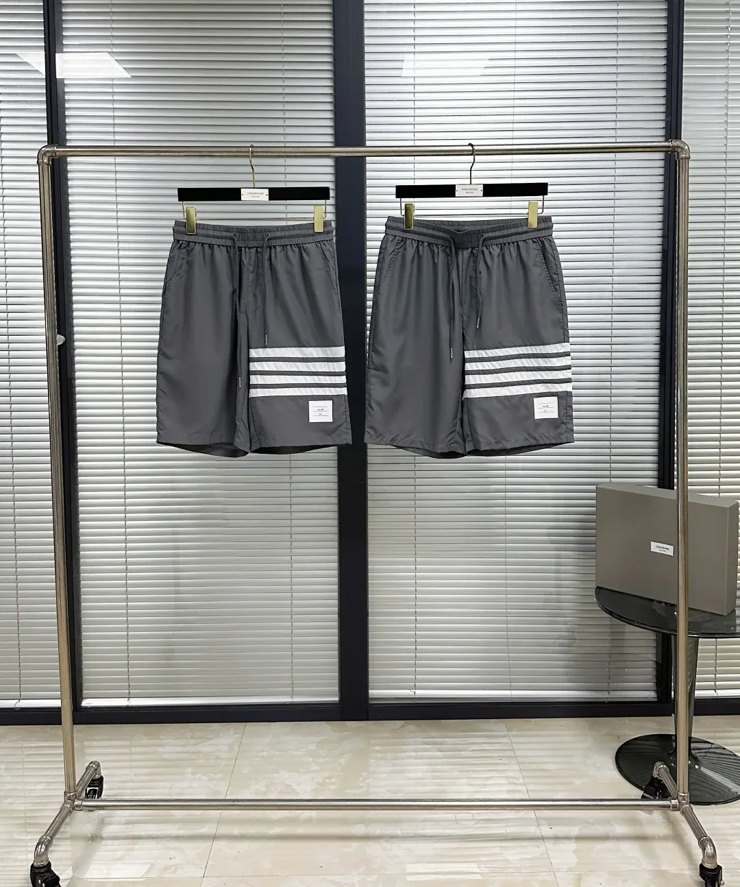 Quần Thom Browne