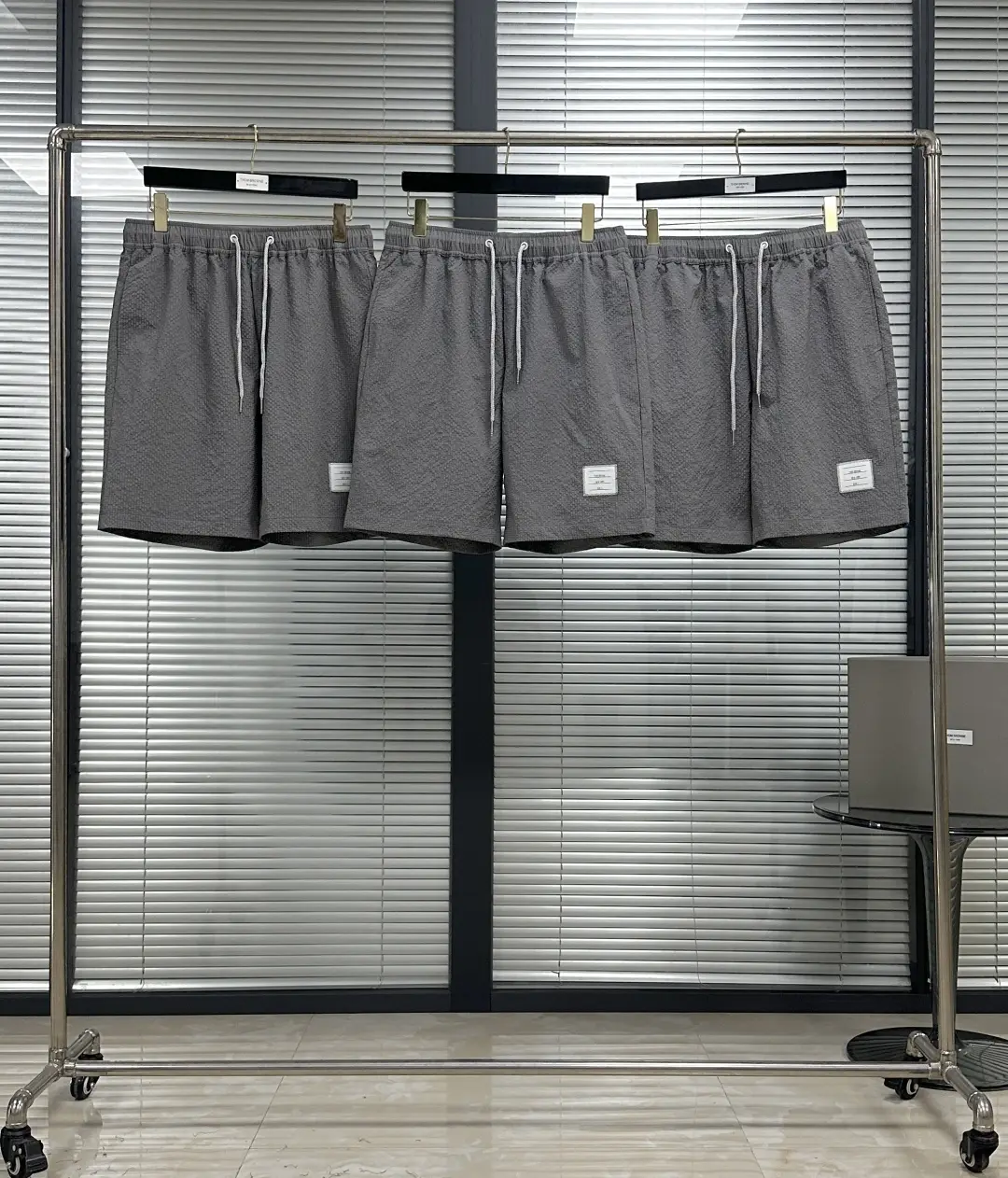 Quần Thom Browne