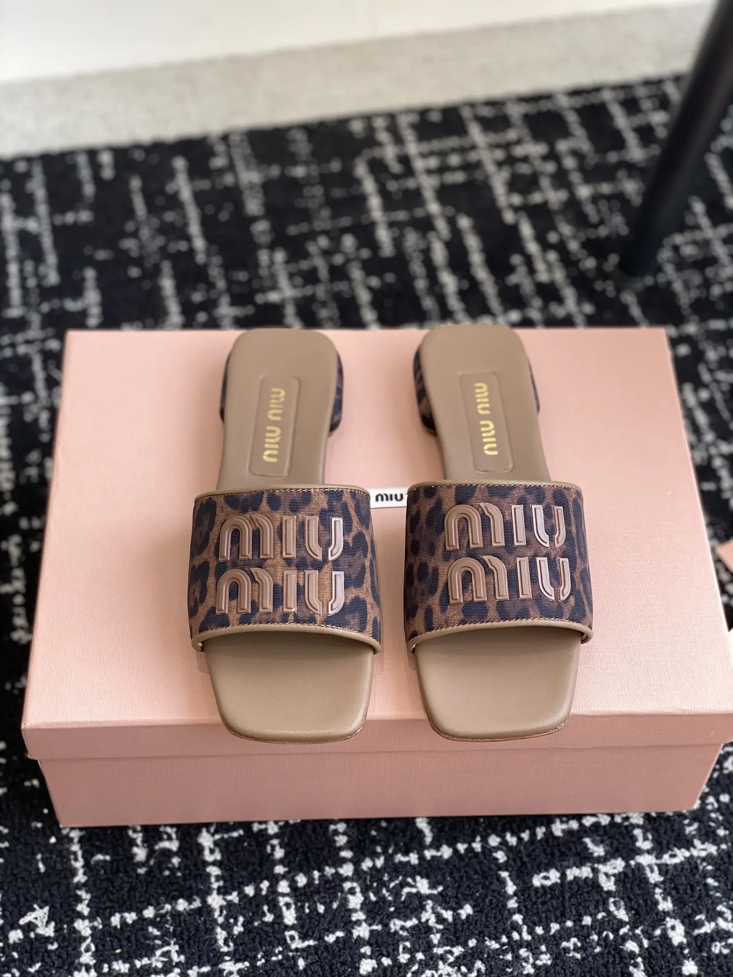 Dép Miumiu