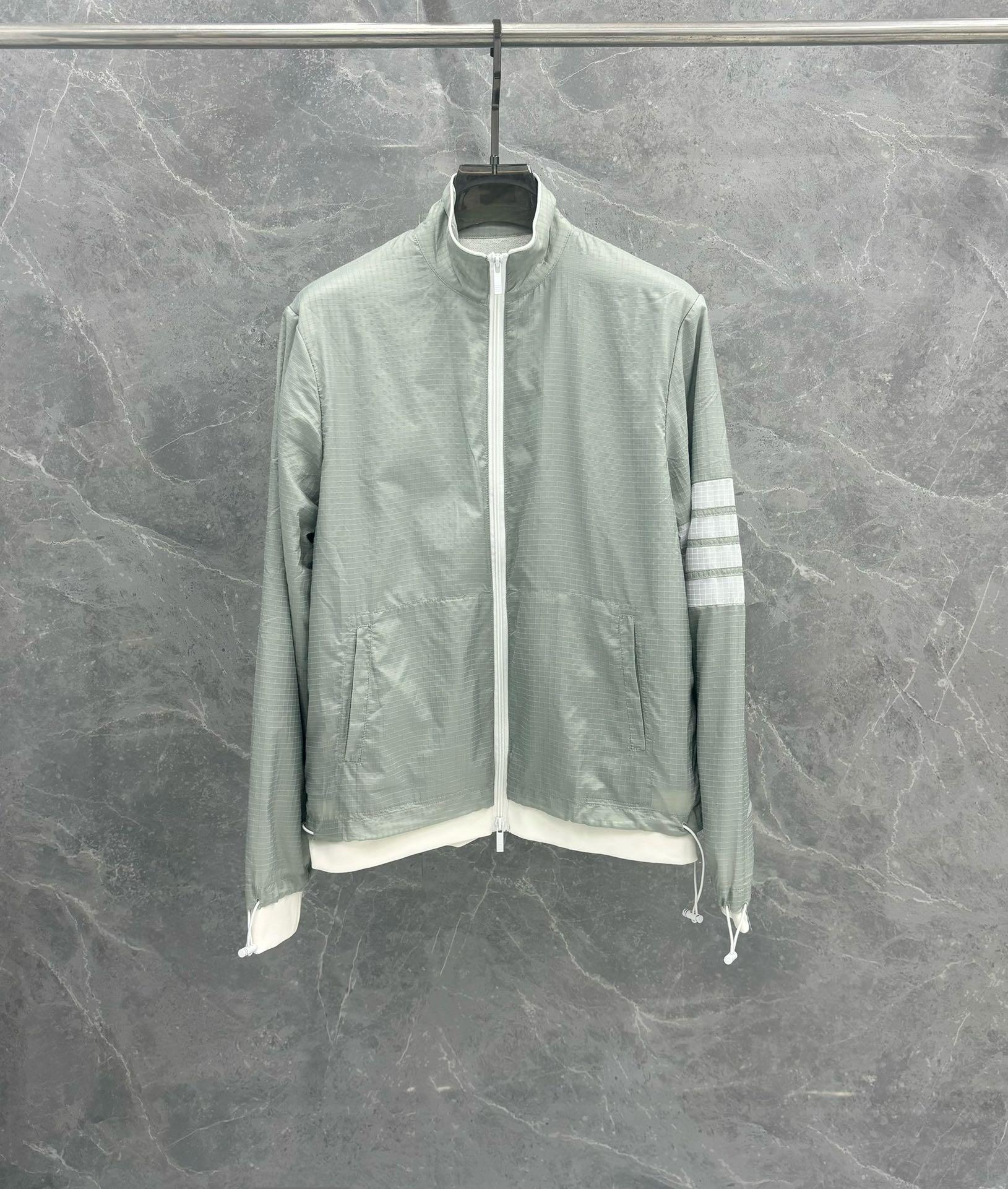 Quần Áo Thom Browne