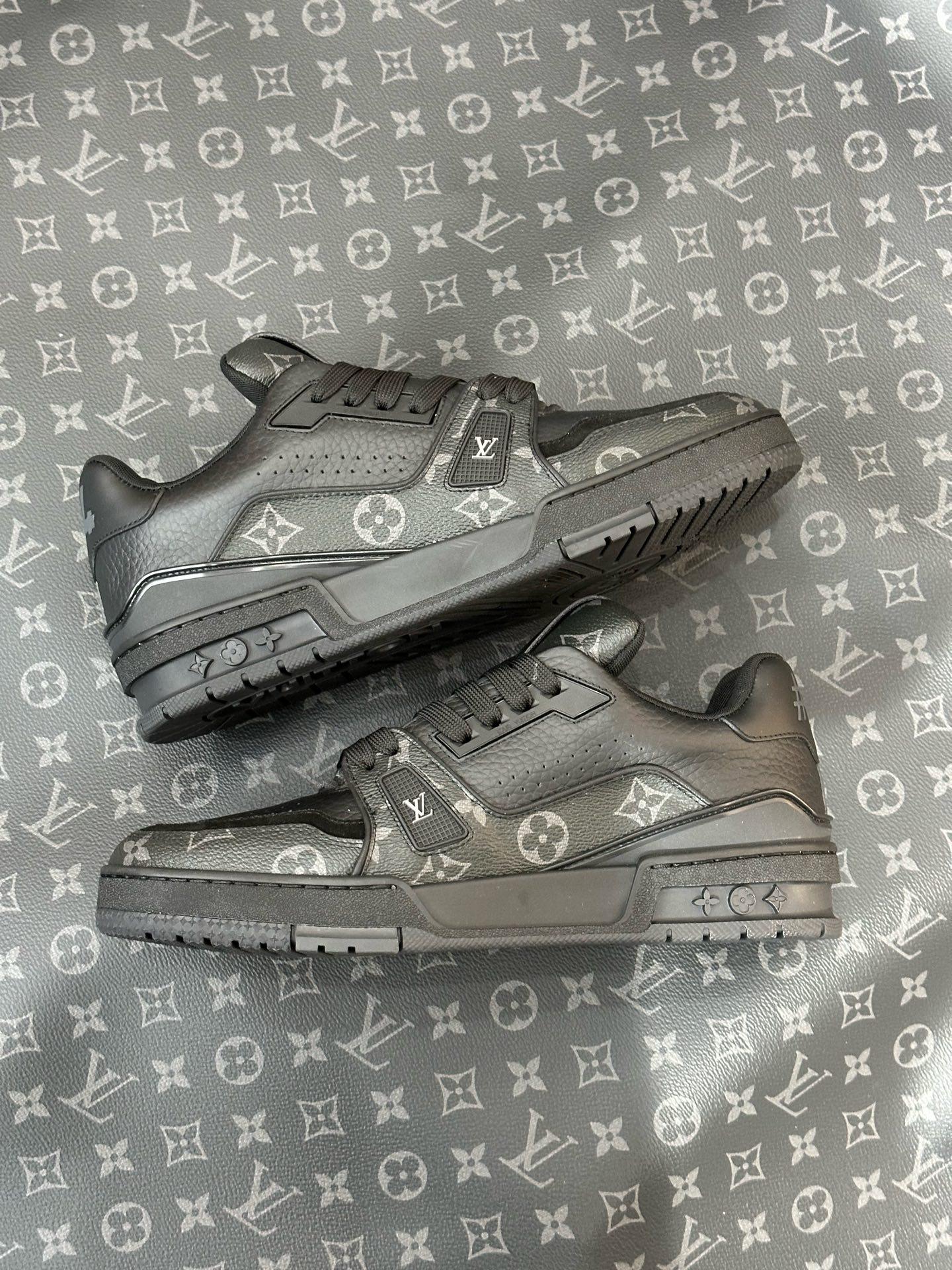 Giày LV Trainer