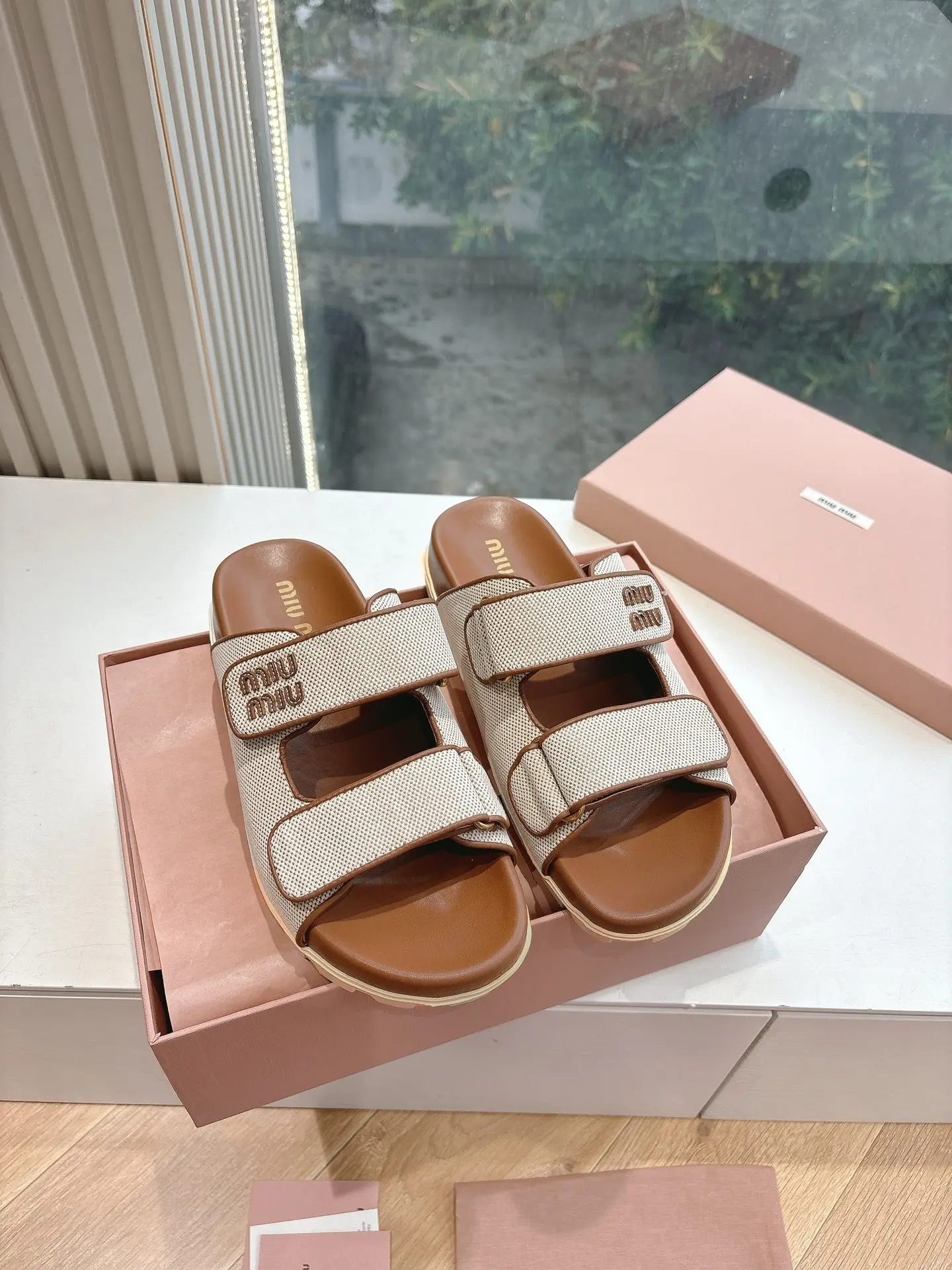 Dép Miumiu