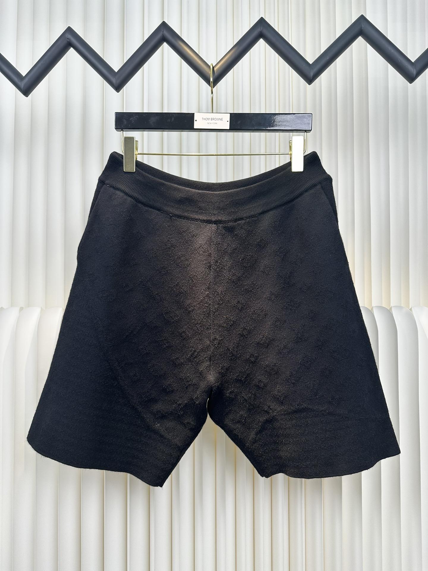 Quần LouisVuitton