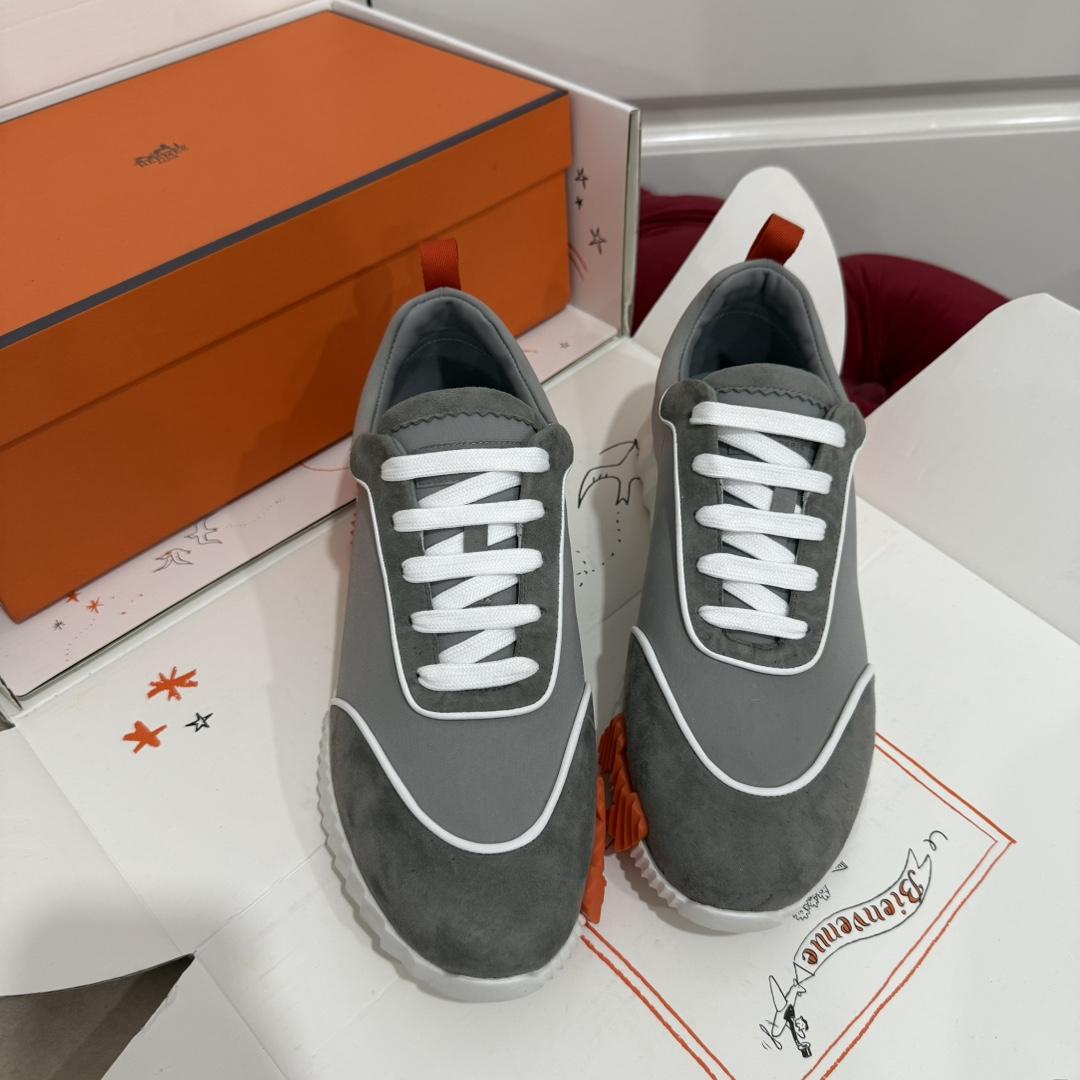 Bouncing sneaker
