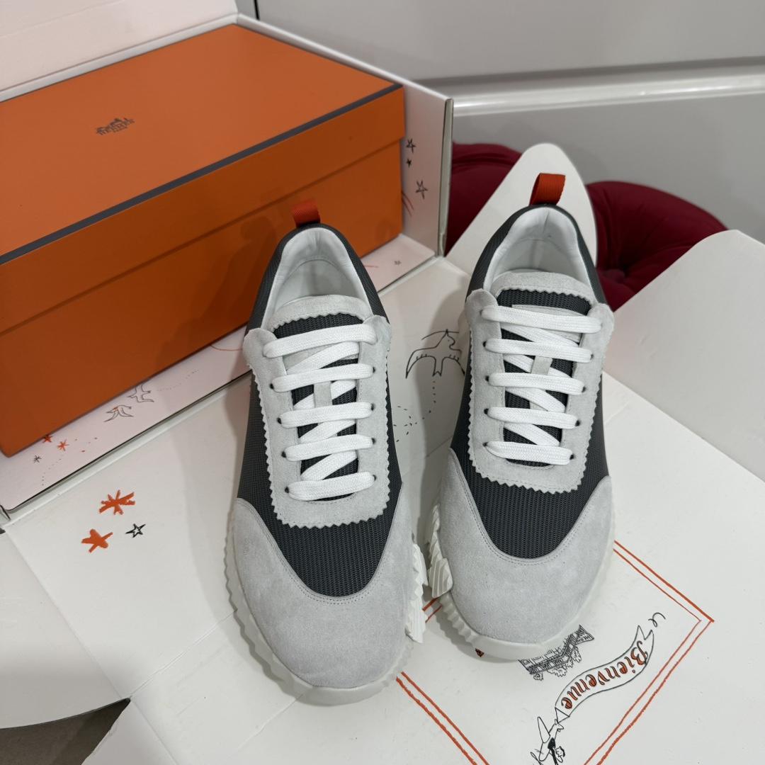 Bouncing sneaker