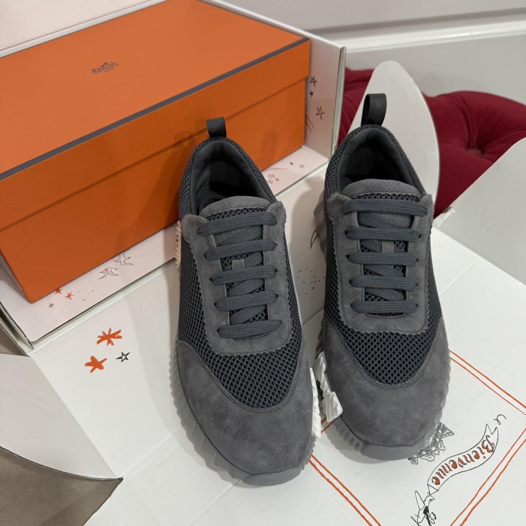 Bouncing sneaker
