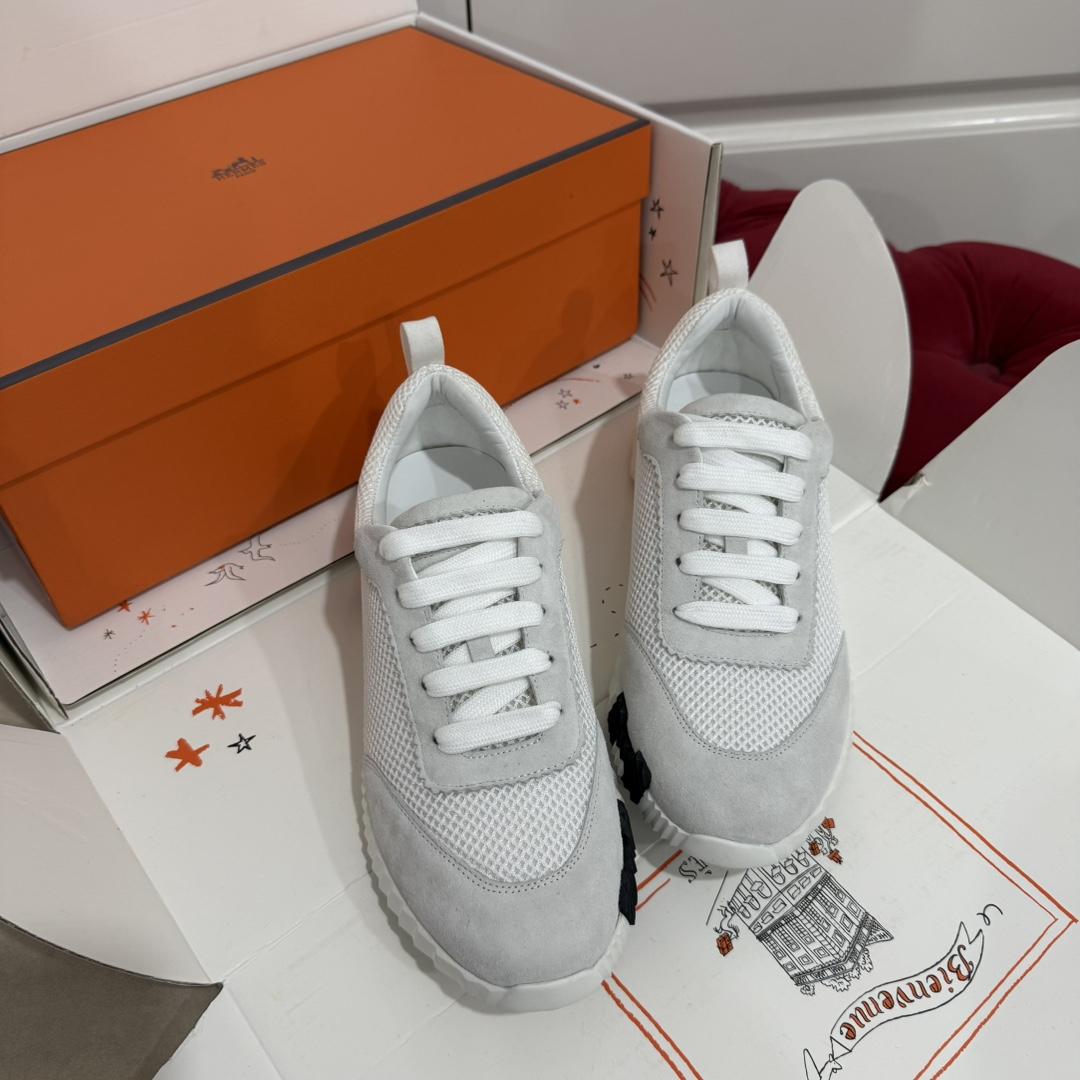 Bouncing sneaker