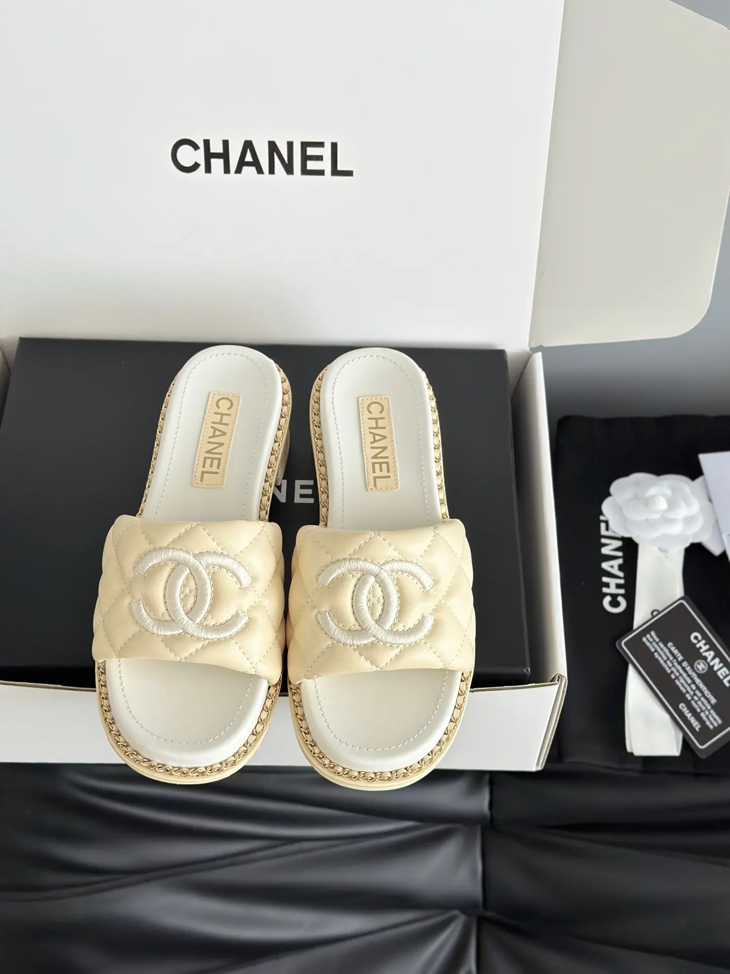 Dép Chanel