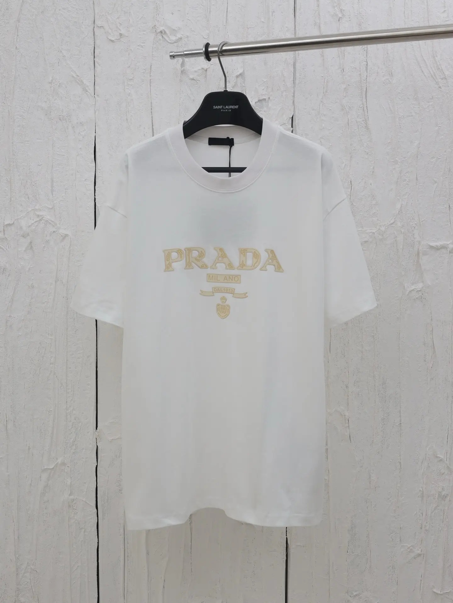 Phông Prada