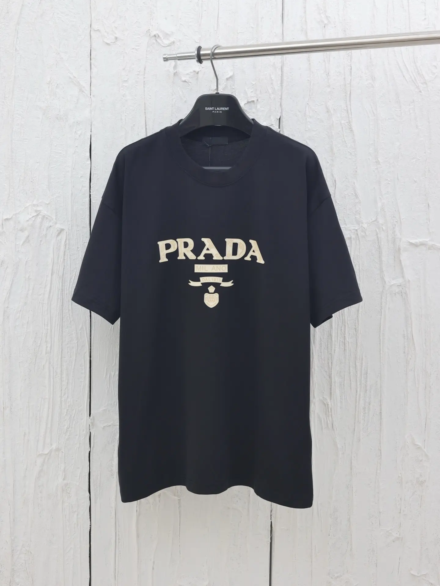 Phông Prada