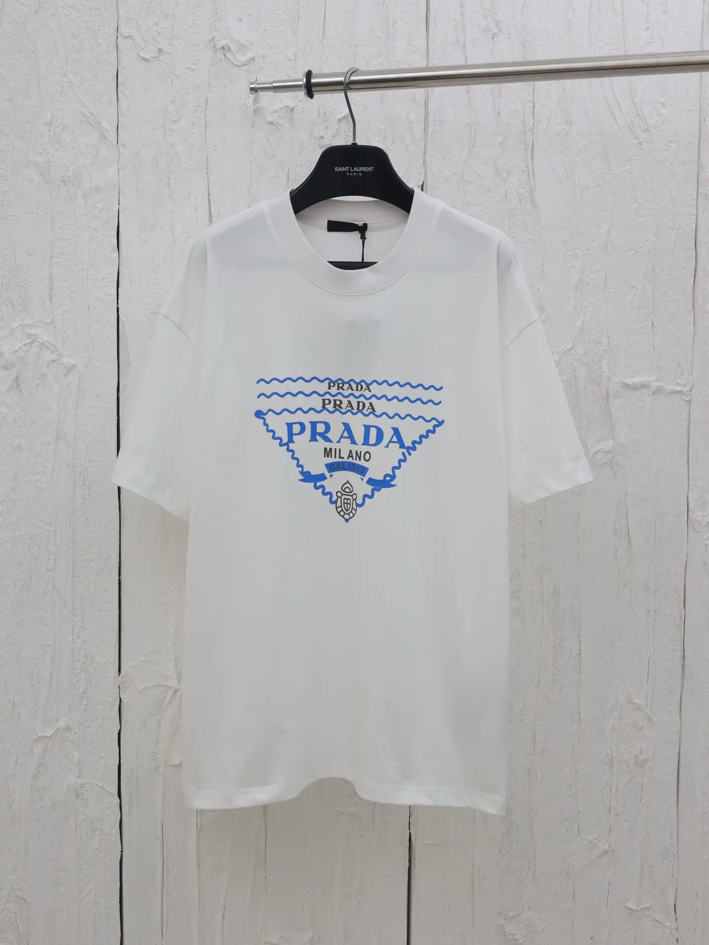 Phông Prada