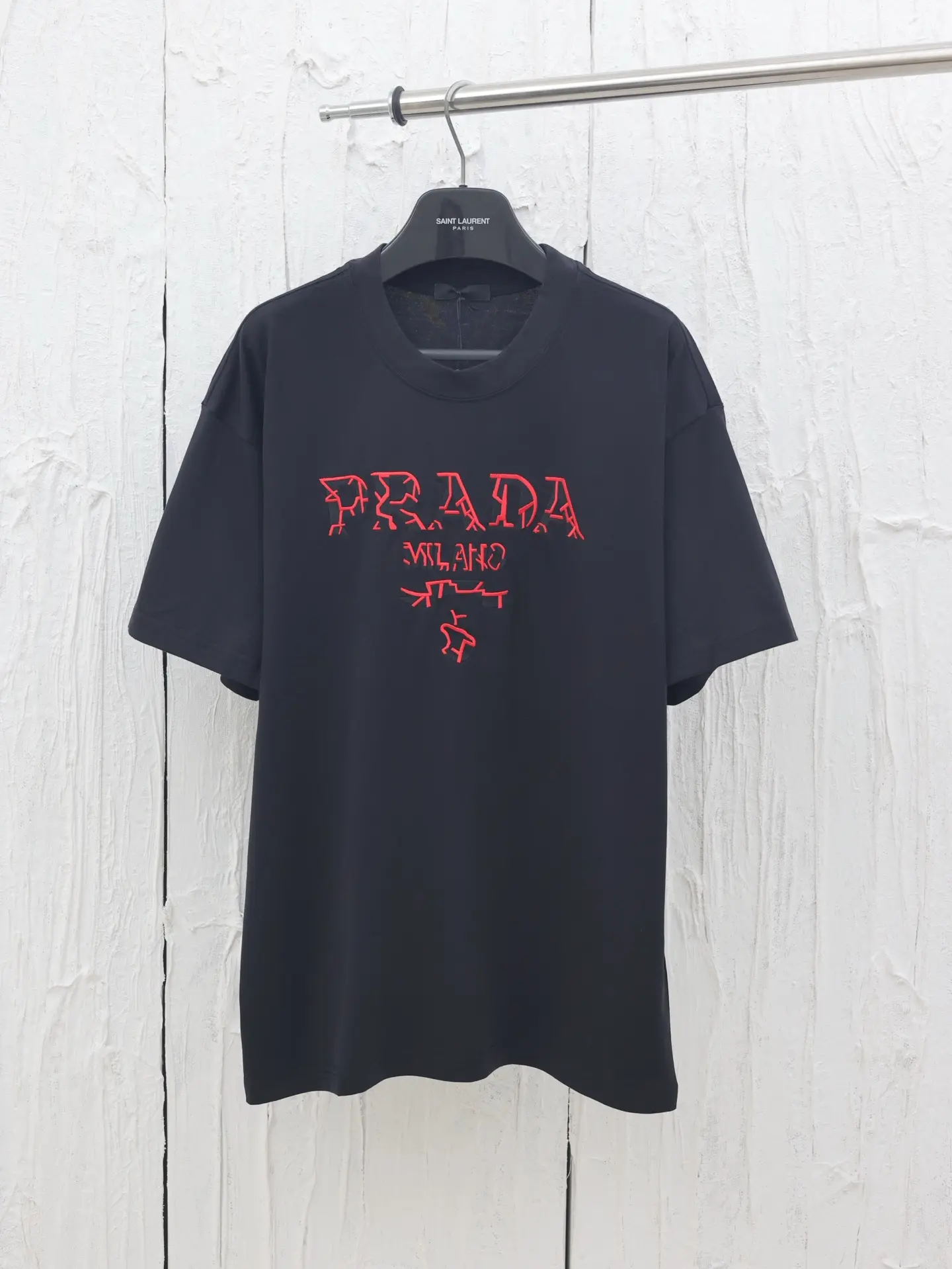Phông Prada