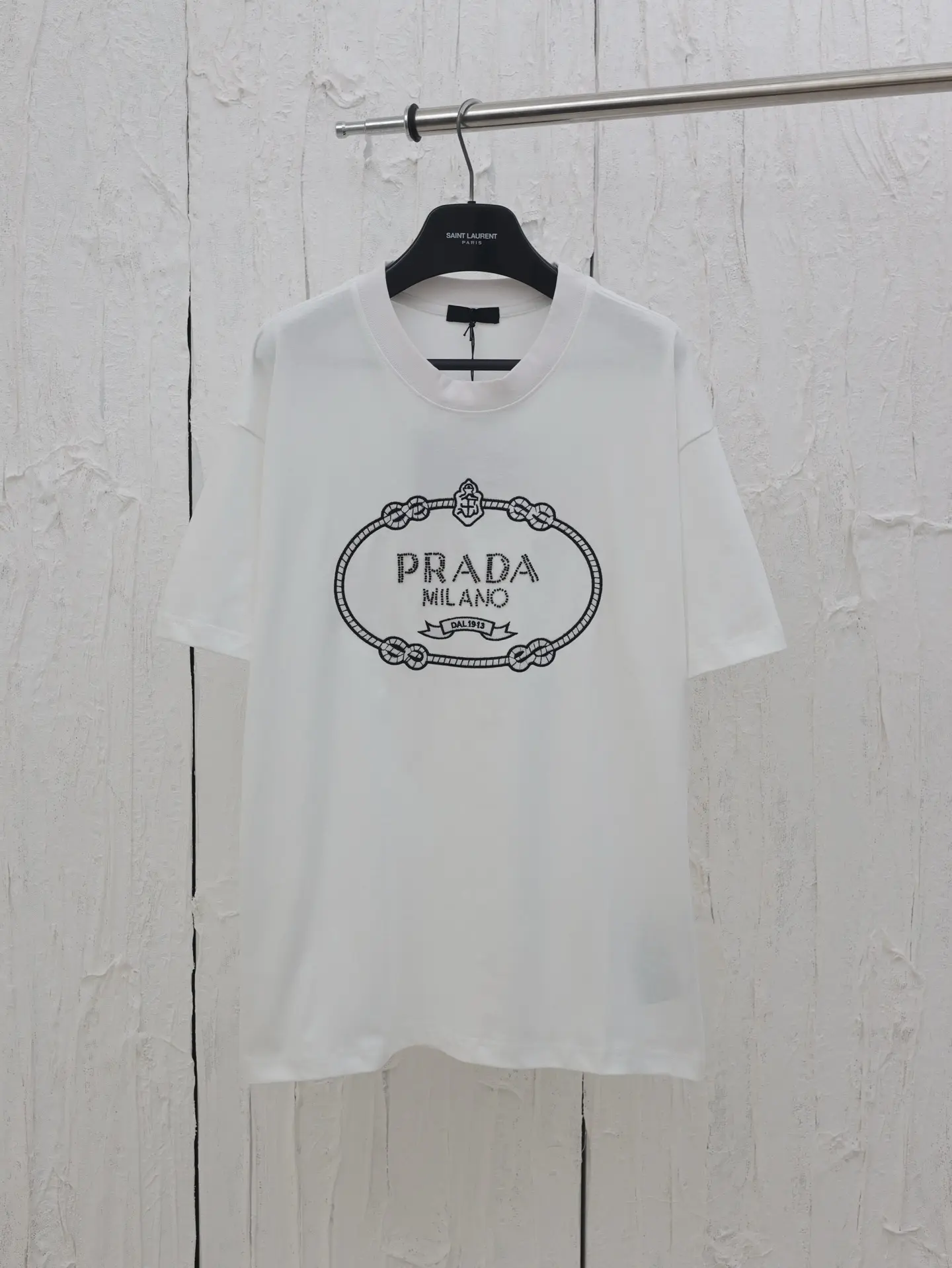 Phông Prada