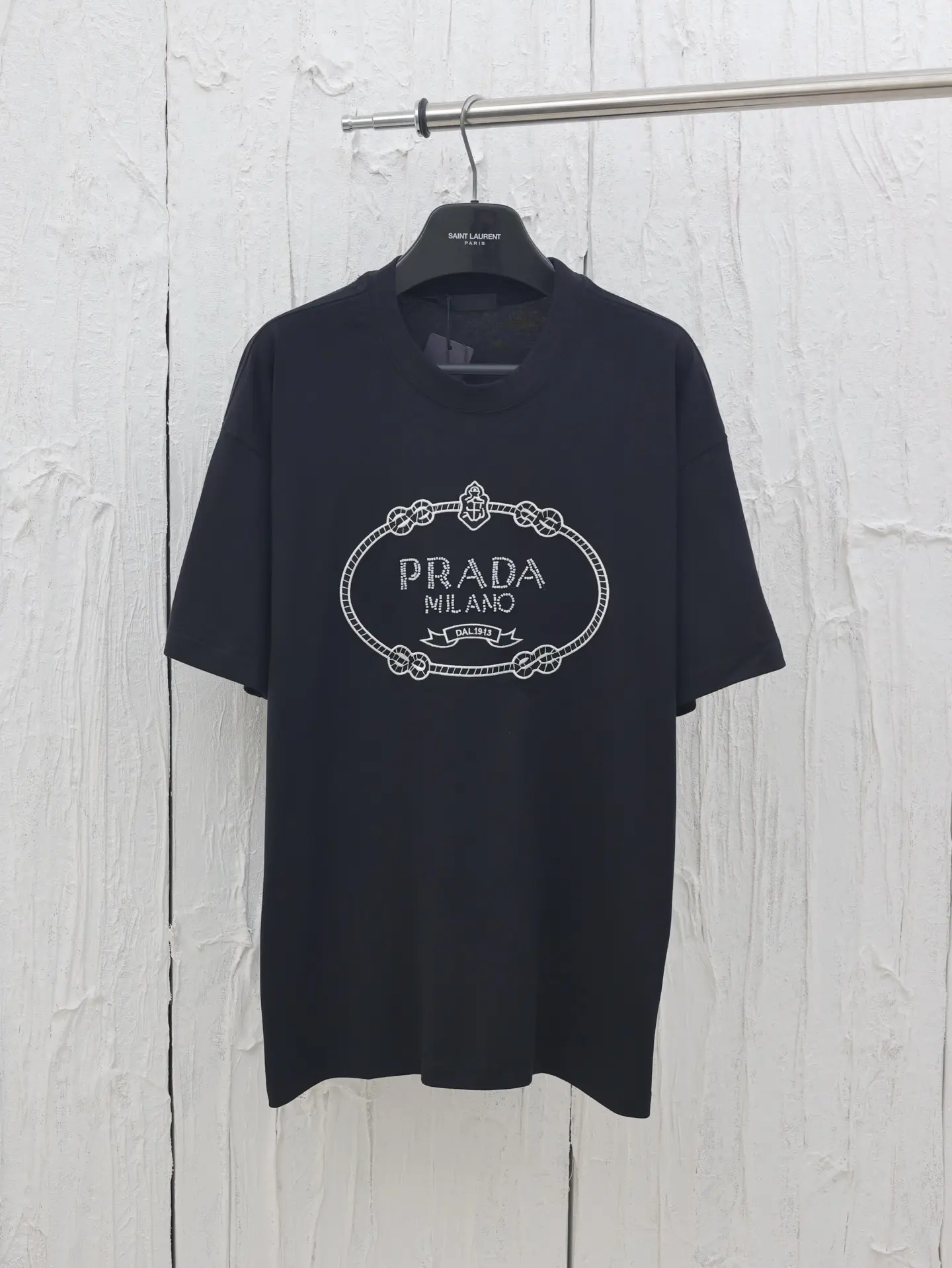 Phông Prada