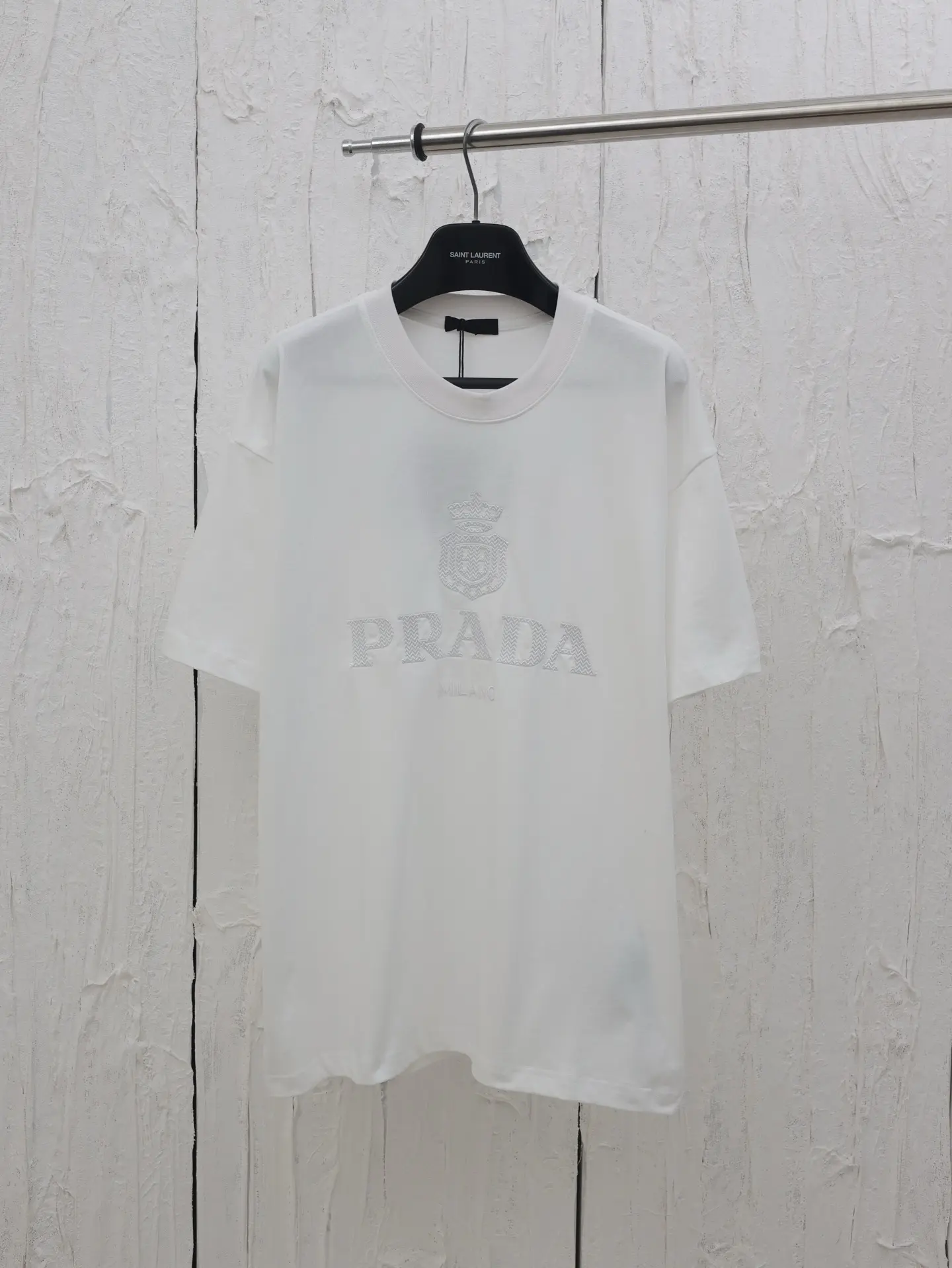 Phông Prada