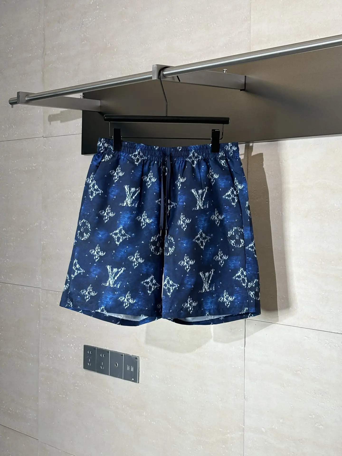 Quần LouisVuitton