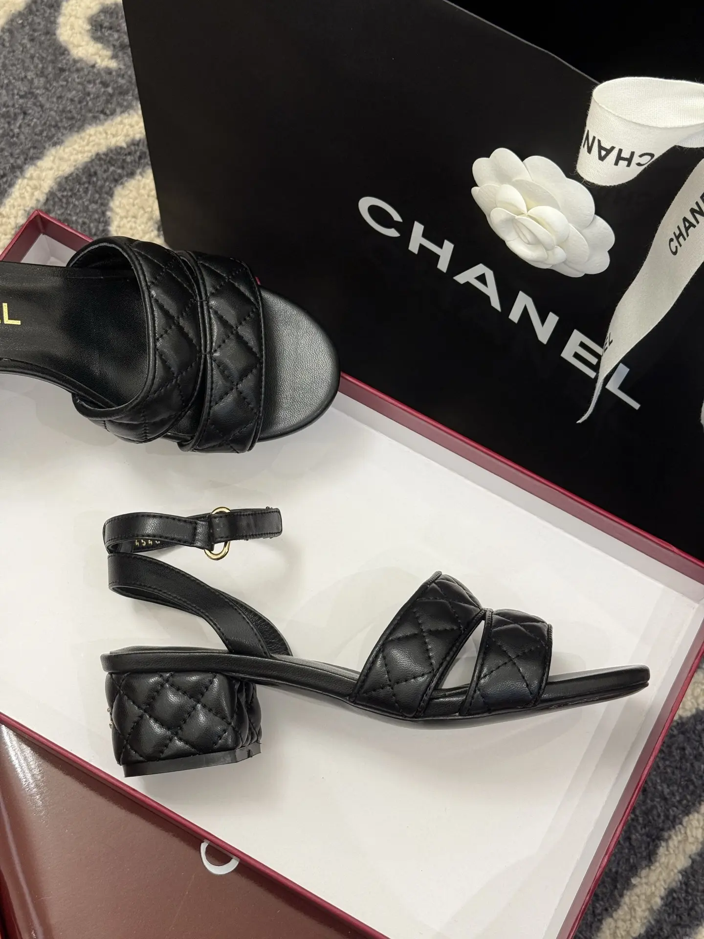 Dép Chanel