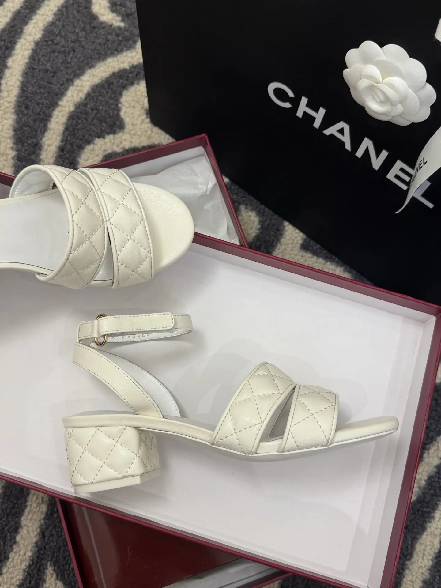 Dép Chanel