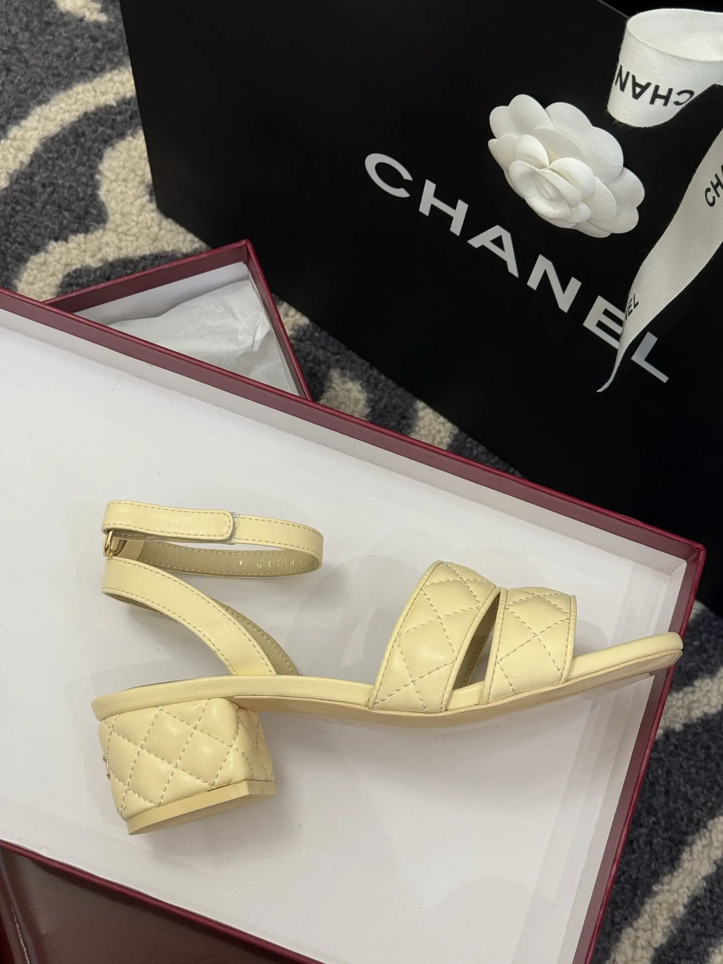 Dép Chanel